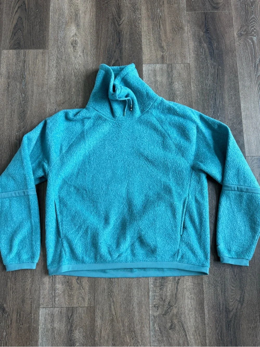 Nike Teal Plush Turtleneck Pullover Women’s Size Medium